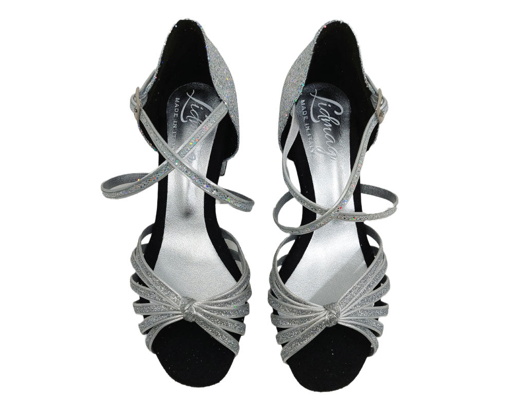 205 Tanzschuhe in Prisma Silver von Lidmag: Satin-Sandalen mit hohen Absätzen, überkreuzten Riemchen und offener Spitze.